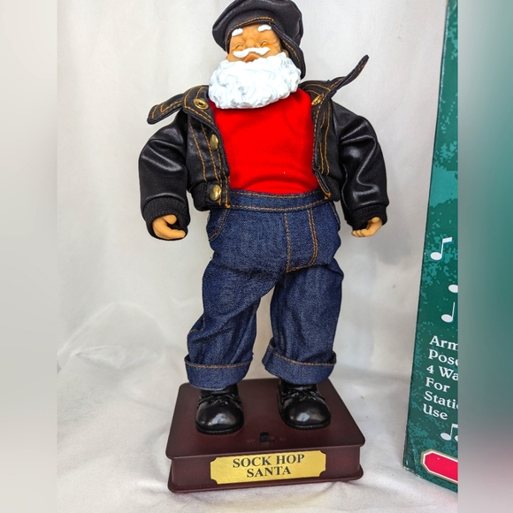 Sock Hop Santa Animated Musical - Picture 1 of 8